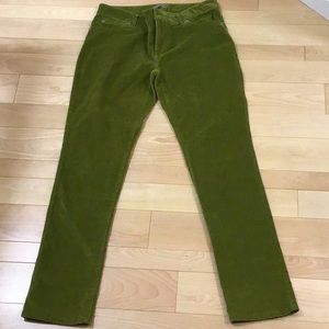 J Jill chartreuse color baby wale corduroy size 8 - jeans style 5 pockets